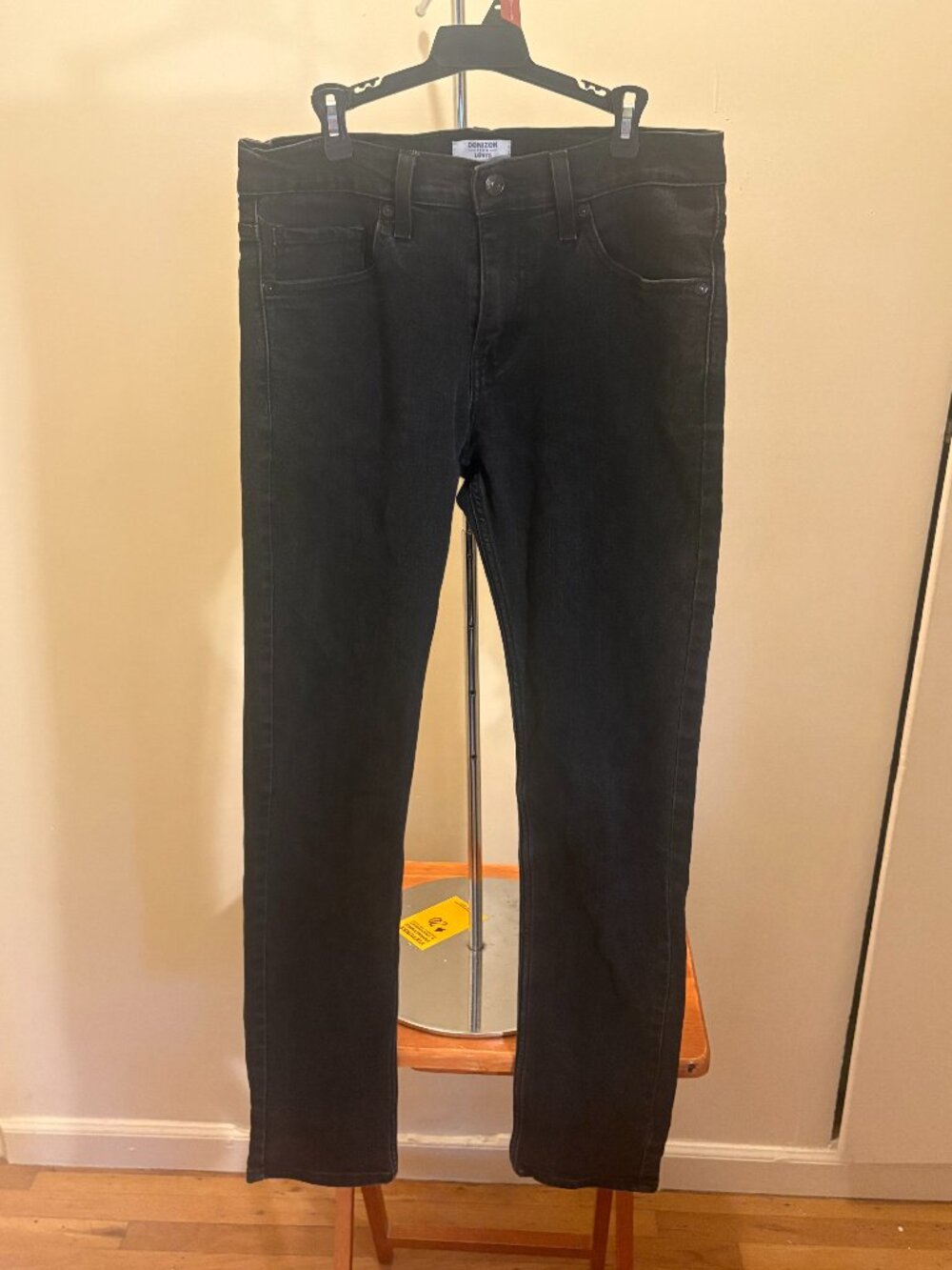 Levis Black Slim Fit Jeans